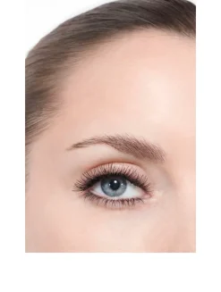 All-In-One Mascara: Volume, Length, Curl And Definition