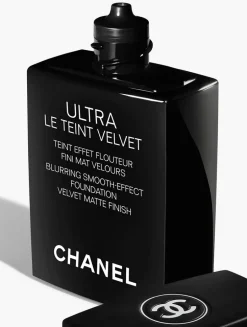 Blurring Smooth-Effect Foundation. Velvet Matte Finish.