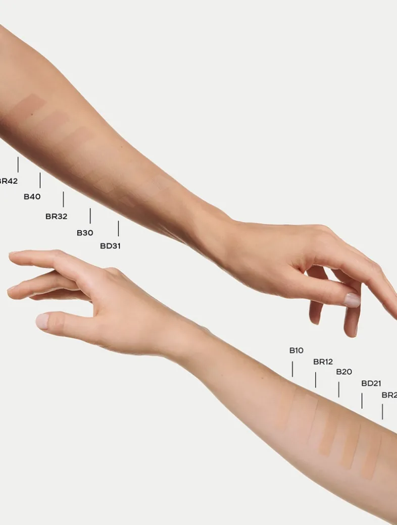 Blurring Smooth-Effect Foundation. Velvet Matte Finish.