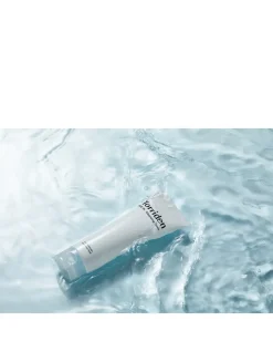 Dive-In Low Molecular Hyaluronic Acid Cleansing Foam