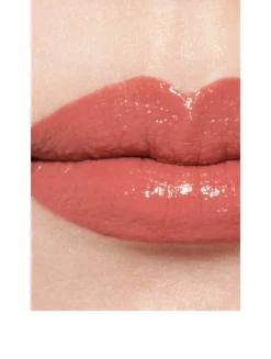 Hydrating And Plumping Lipstick. Intense, Long-Lasting Colour And Shine