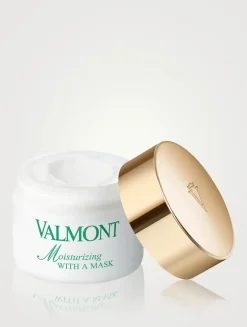 Moisturizing With A Mask Instant Thirst-Quenching Mask
