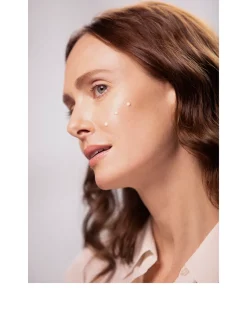 Sisleÿa L'Integral Anti-Age Radiance Anti-Dark Spot Serum