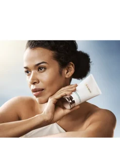 The Essence Foaming Cleanser