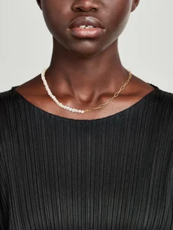 Who's That Pearl Necklace